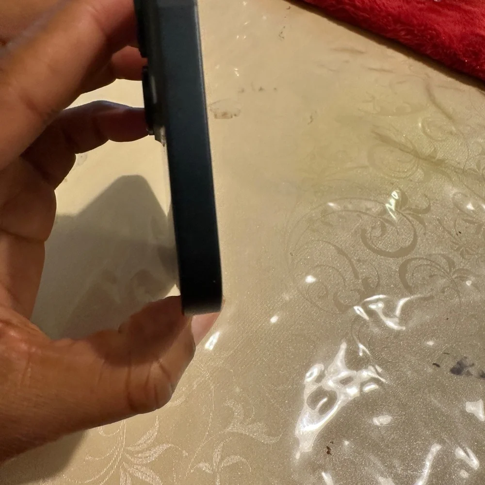 Black Smartphone with Sleek Design iPhone 14 256gb midnight bh 100%